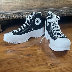 CONVERSE Chuck Taylor All Star Lugged 2.0 Womens High Top Shoes, size 9.5